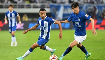 低調看直播-罗萨2球泪洒水滴：不辜负10号责任 为天津球迷破门